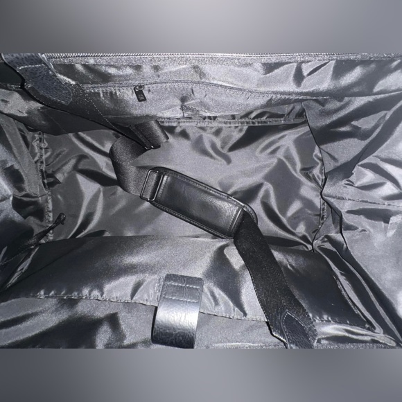 BIES Weekender Bag!! Brand New Never Used! - Picture 8 of 9